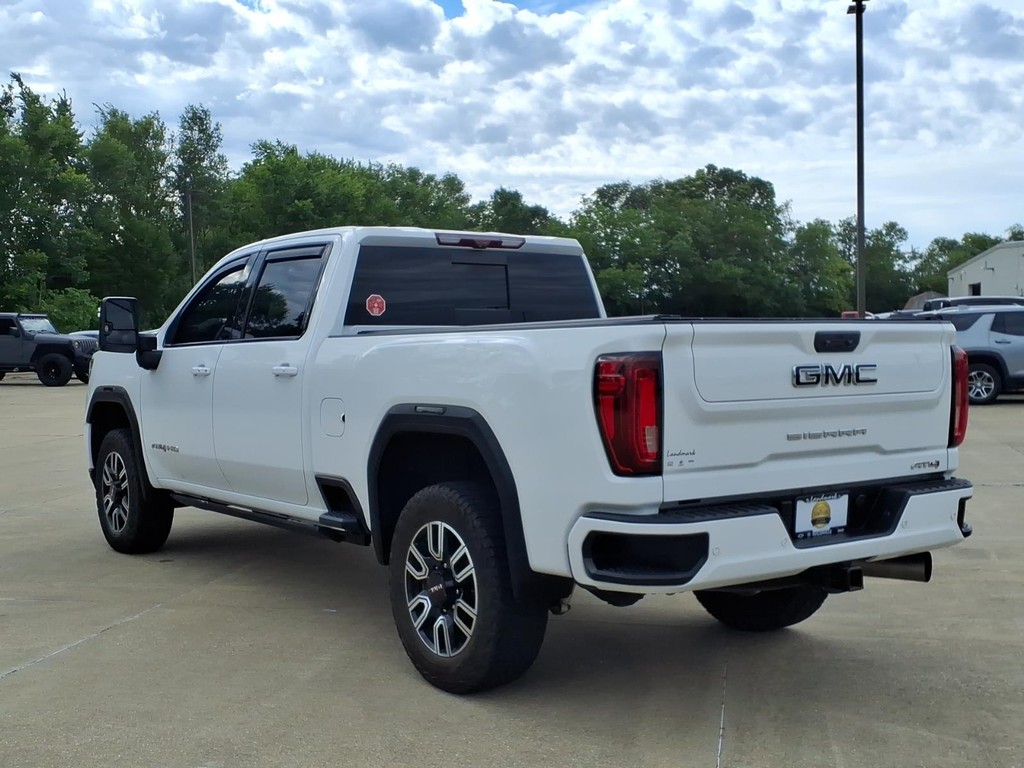 GMC Sierra 2500HD Vehicle Full-screen Gallery Image 3