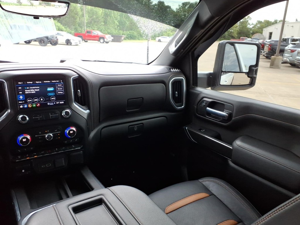 GMC Sierra 2500HD Vehicle Full-screen Gallery Image 5