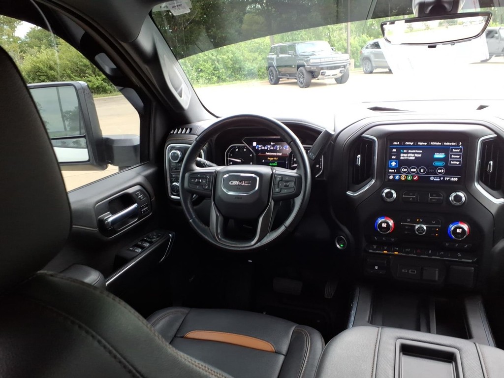 GMC Sierra 2500HD Vehicle Full-screen Gallery Image 6