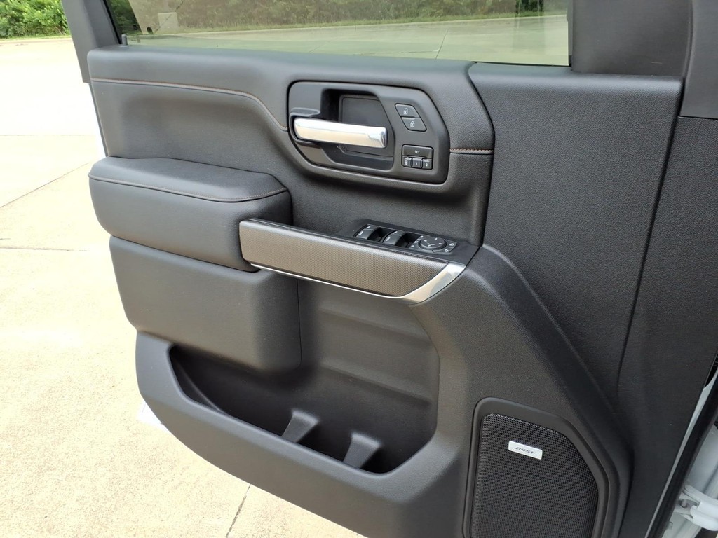 GMC Sierra 2500HD Vehicle Full-screen Gallery Image 15