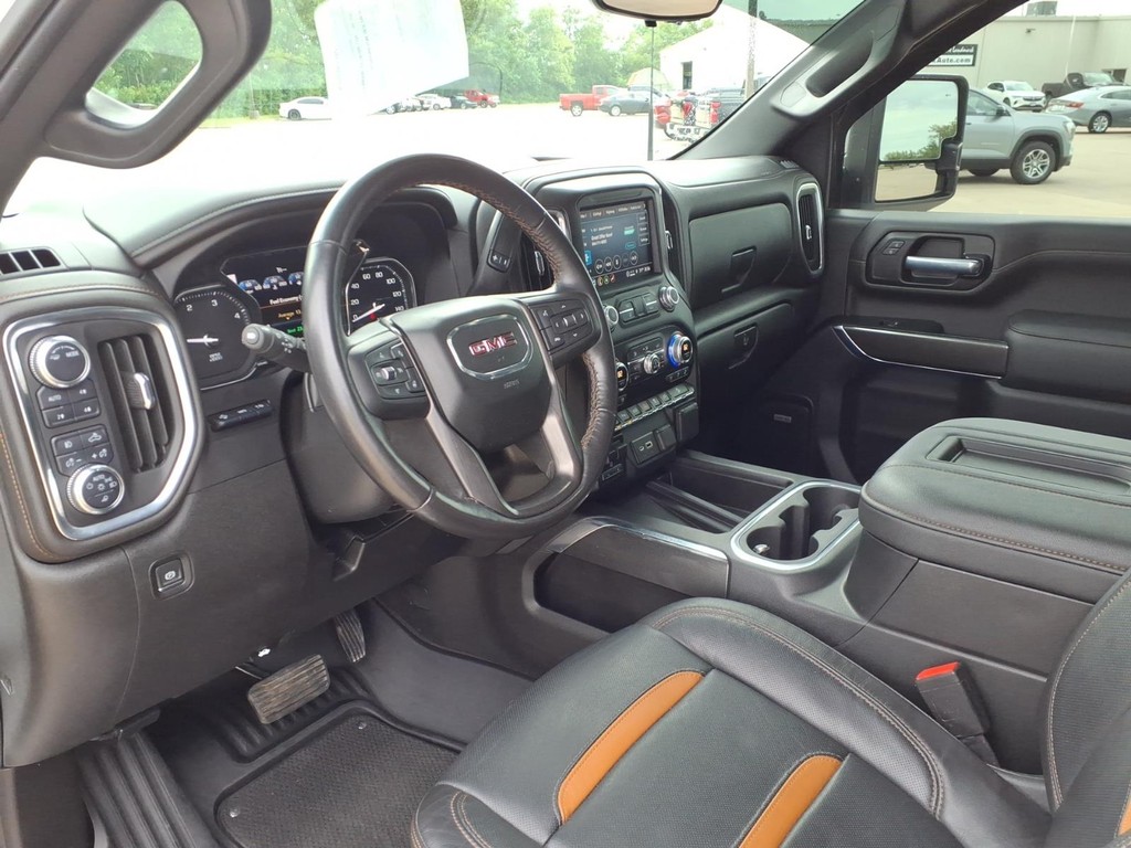 GMC Sierra 2500HD Vehicle Full-screen Gallery Image 16
