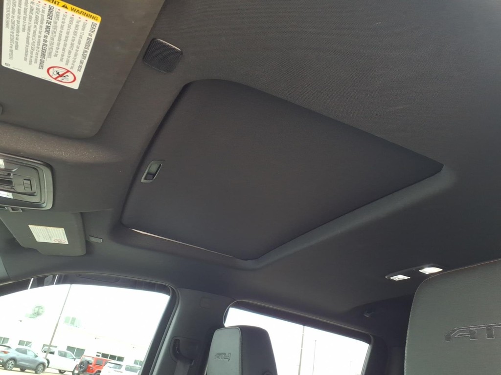 GMC Sierra 2500HD Vehicle Full-screen Gallery Image 17