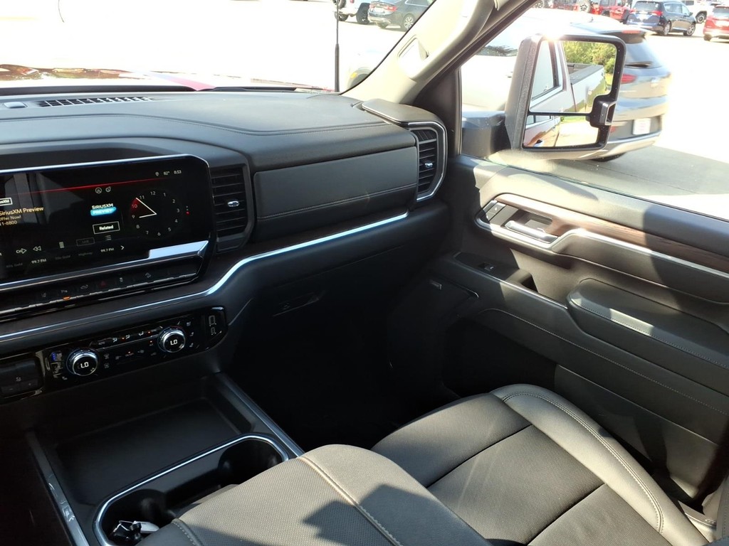 GMC Sierra 2500HD Vehicle Full-screen Gallery Image 6