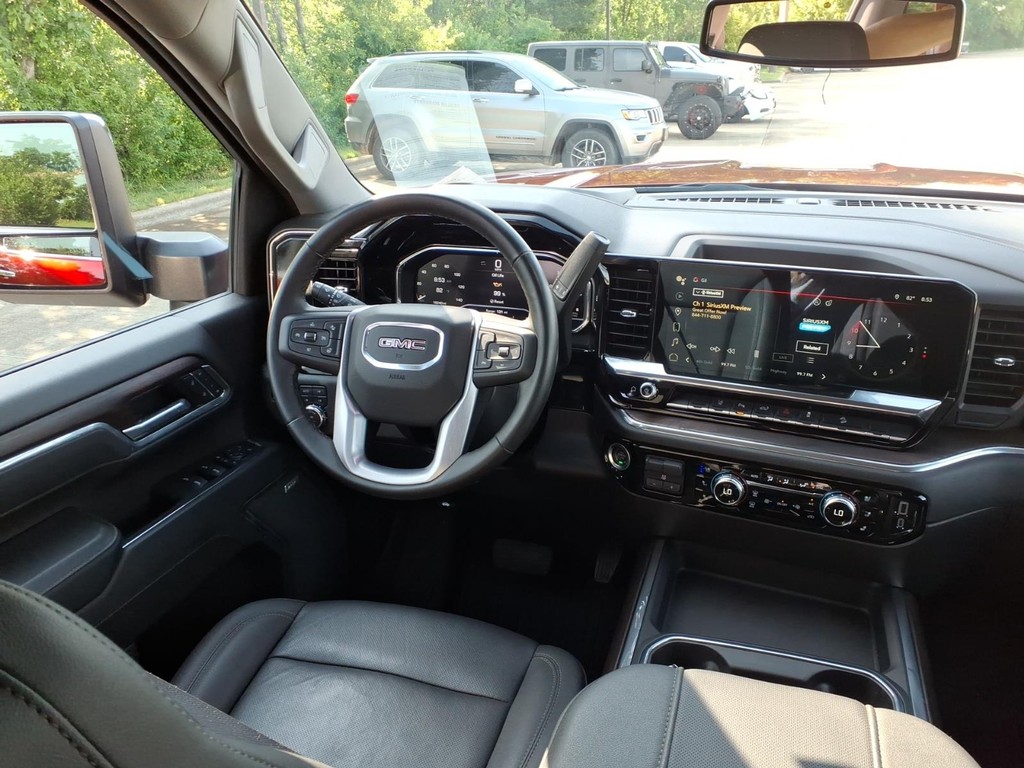 GMC Sierra 2500HD Vehicle Full-screen Gallery Image 7