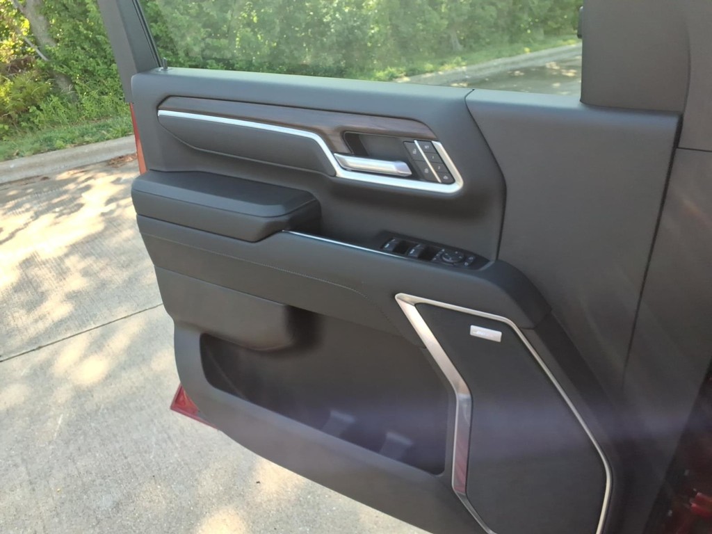 GMC Sierra 2500HD Vehicle Full-screen Gallery Image 14