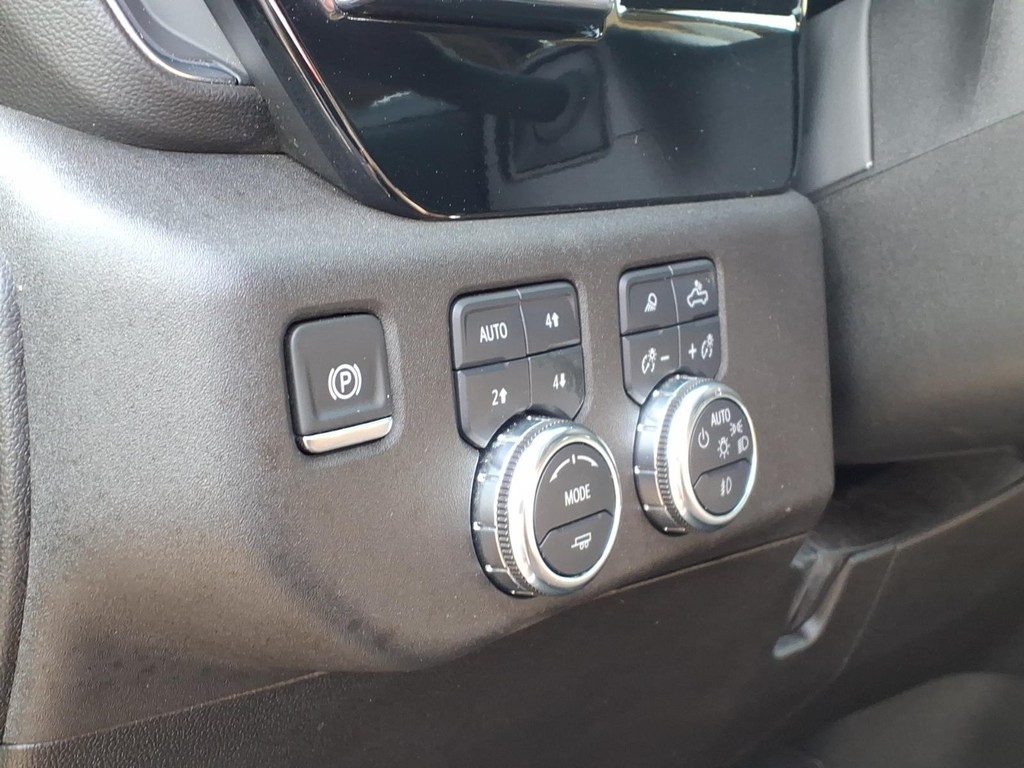 GMC Sierra 2500HD Vehicle Full-screen Gallery Image 15