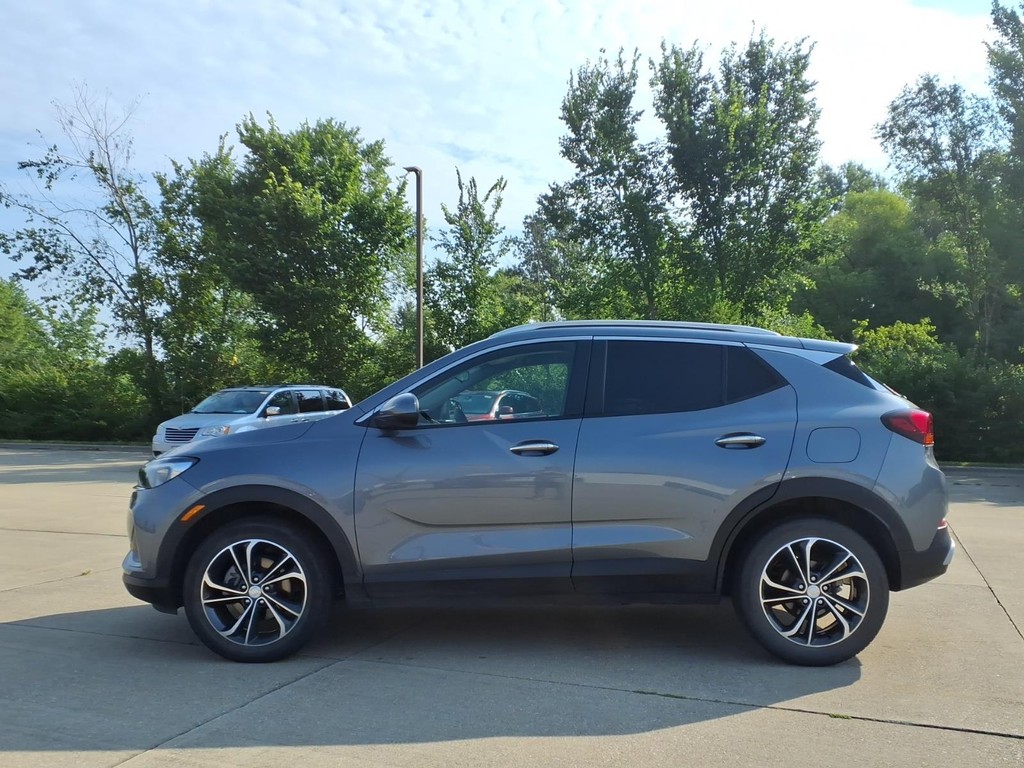 Buick Encore GX Vehicle Full-screen Gallery Image 02