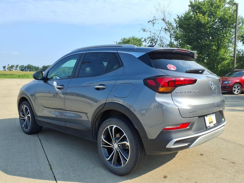 Buick Encore GX Vehicle Full-screen Gallery Image 03
