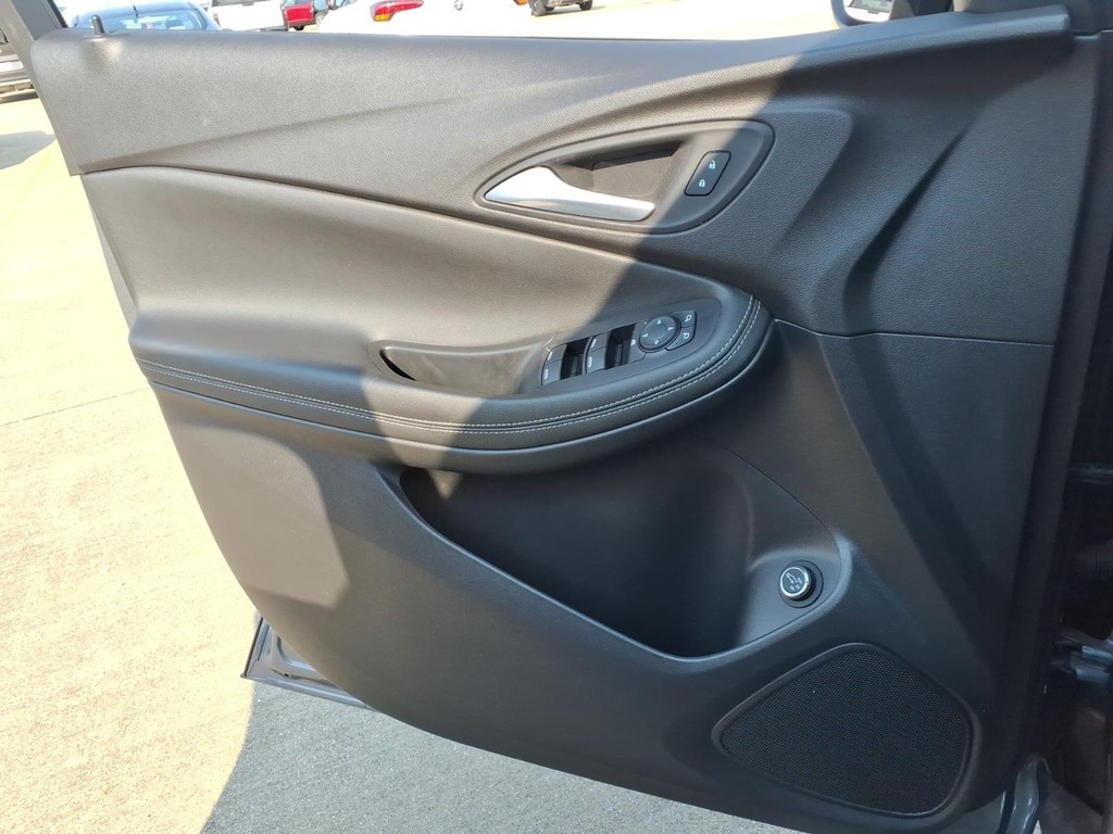 Buick Encore GX Vehicle Full-screen Gallery Image 17
