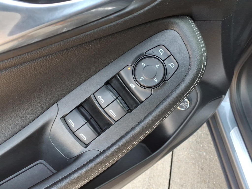 Buick Encore GX Vehicle Full-screen Gallery Image 18