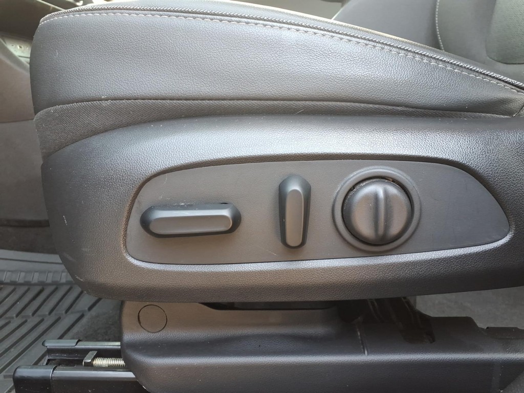 Buick Encore GX Vehicle Full-screen Gallery Image 20