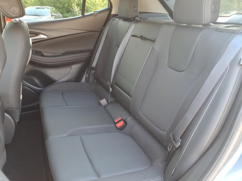 Buick Encore GX Vehicle Full-screen Gallery Image 21