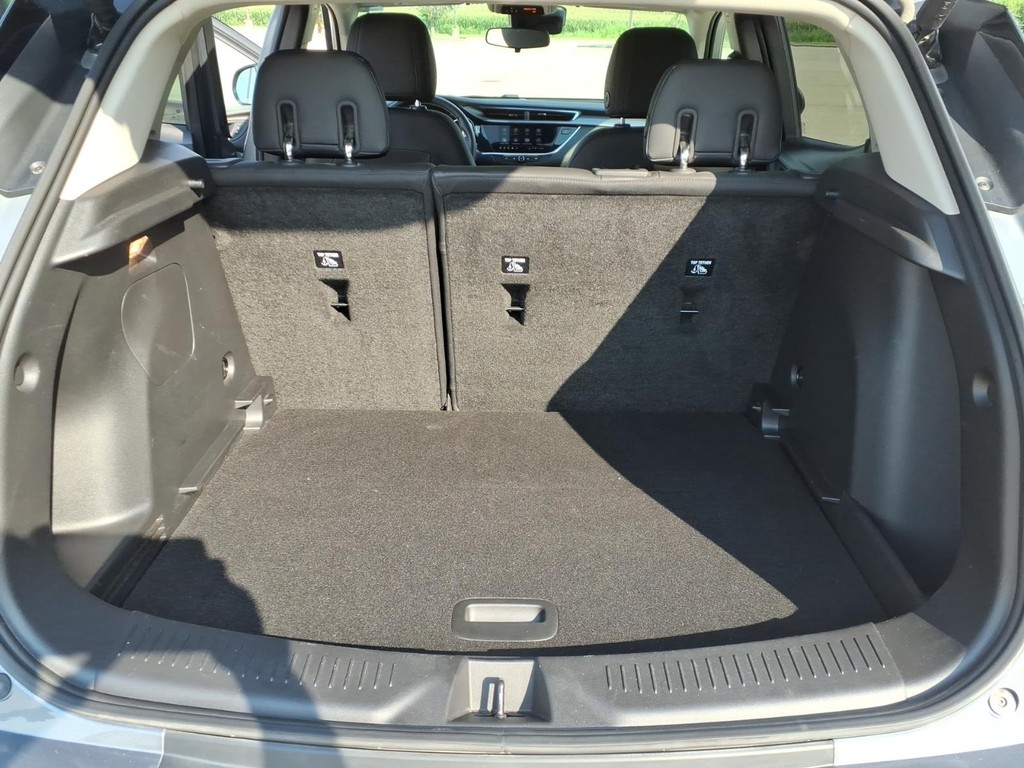 Buick Encore GX Vehicle Full-screen Gallery Image 22