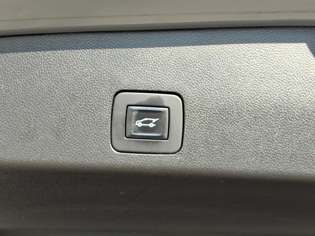 Buick Encore GX Vehicle Full-screen Gallery Image 23