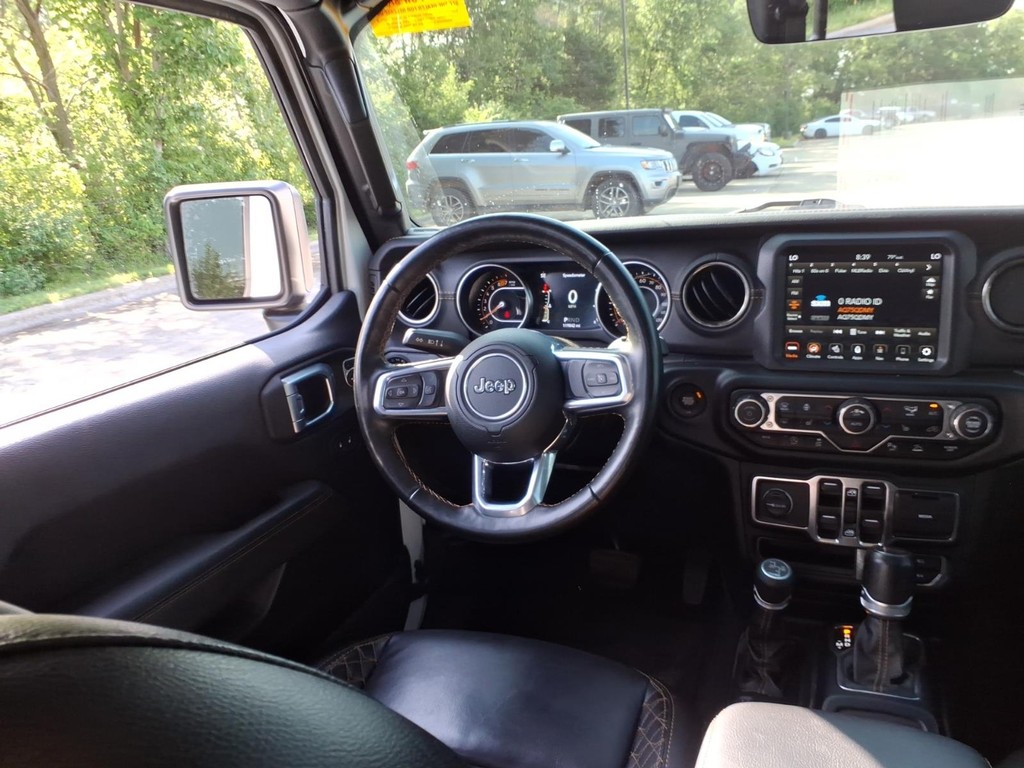 Jeep Wrangler Vehicle Full-screen Gallery Image 6
