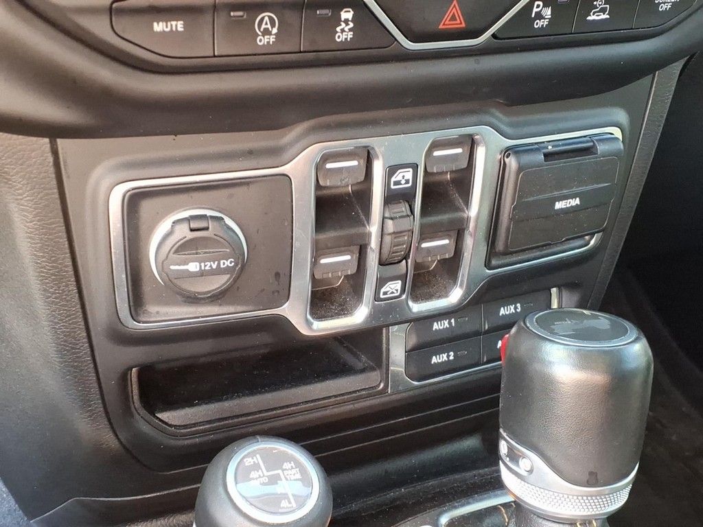 Jeep Wrangler Vehicle Full-screen Gallery Image 11