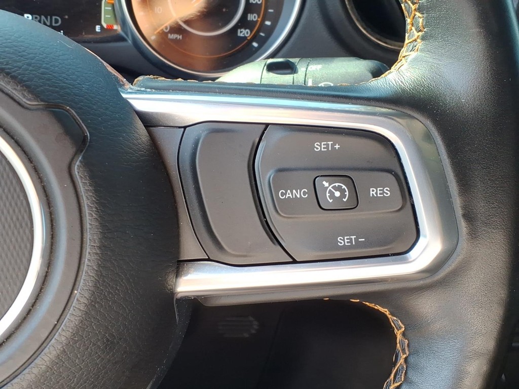 Jeep Wrangler Vehicle Full-screen Gallery Image 14