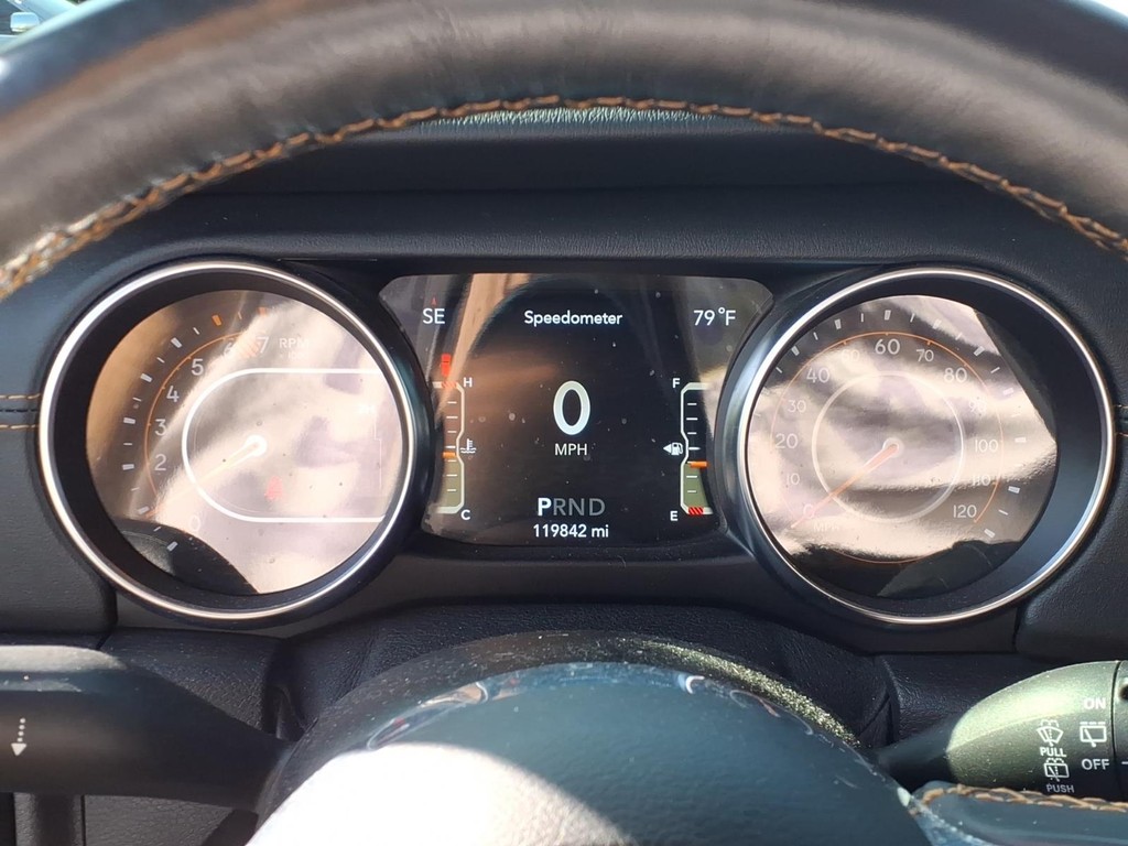 Jeep Wrangler Vehicle Full-screen Gallery Image 15