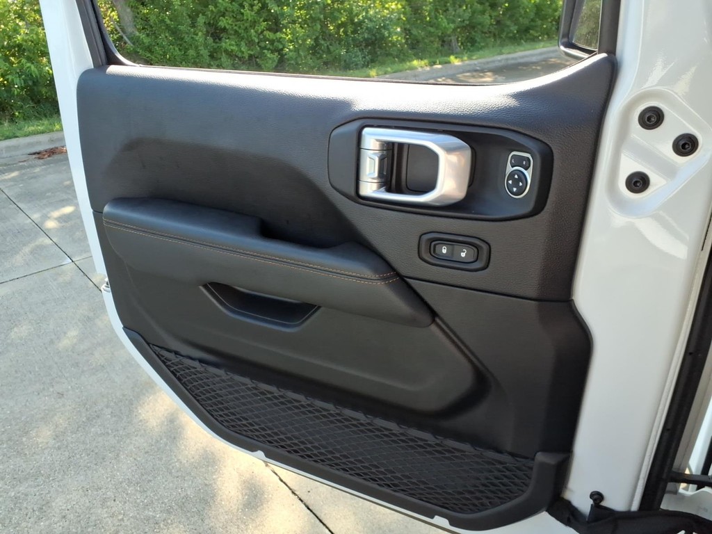 Jeep Wrangler Vehicle Full-screen Gallery Image 16