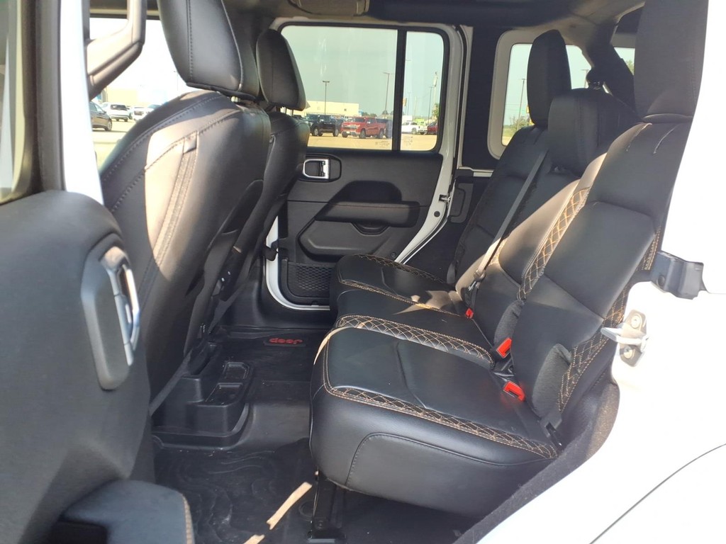 Jeep Wrangler Vehicle Full-screen Gallery Image 18