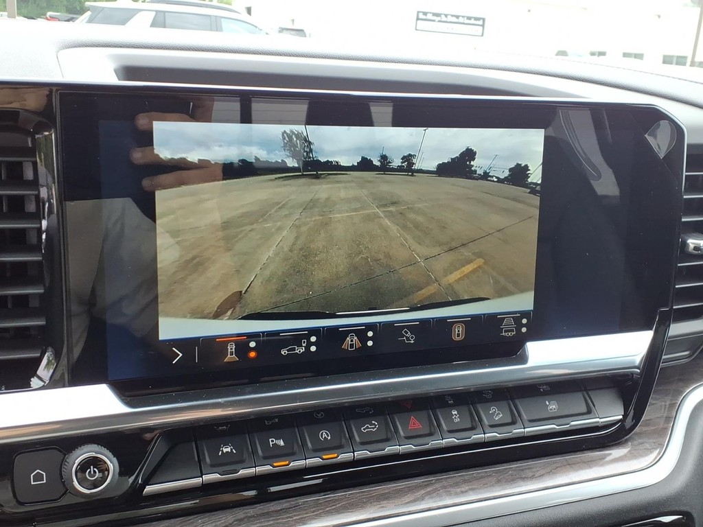 Chevrolet Silverado 1500 Vehicle Full-screen Gallery Image 9