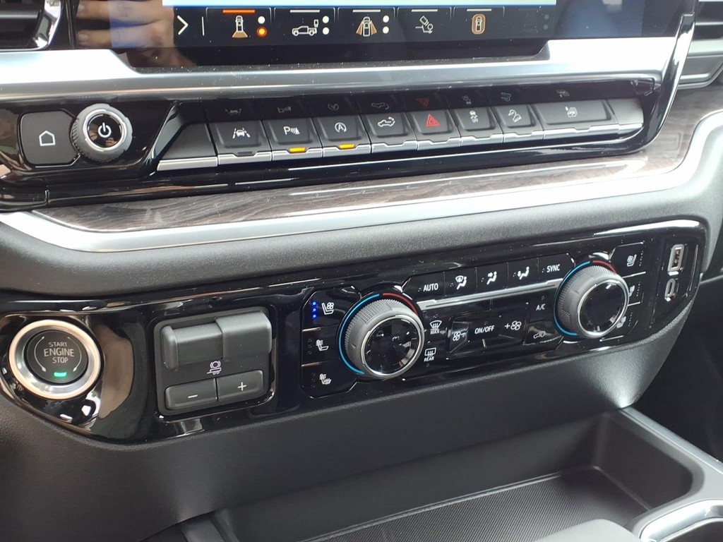 Chevrolet Silverado 1500 Vehicle Full-screen Gallery Image 10