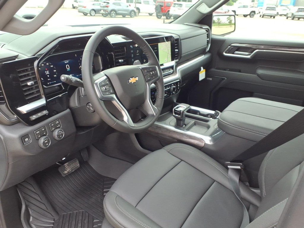 Chevrolet Silverado 1500 Vehicle Full-screen Gallery Image 17