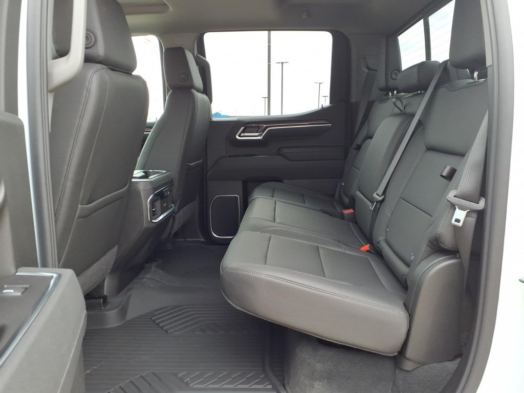 Chevrolet Silverado 1500 Vehicle Full-screen Gallery Image 18