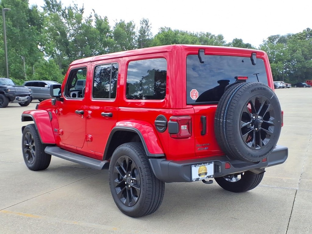Jeep Wrangler 4xe Vehicle Full-screen Gallery Image 3