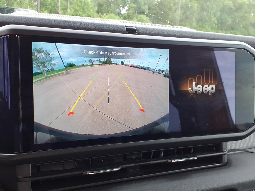 Jeep Wrangler 4xe Vehicle Full-screen Gallery Image 9