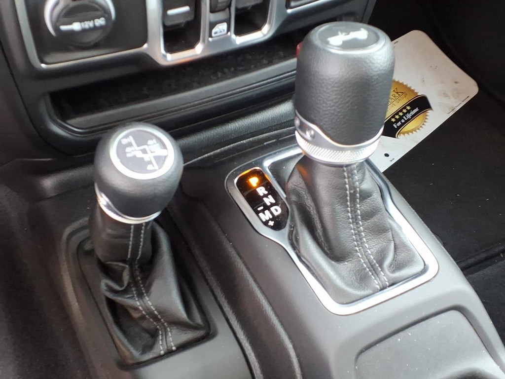 Jeep Wrangler 4xe Vehicle Full-screen Gallery Image 11