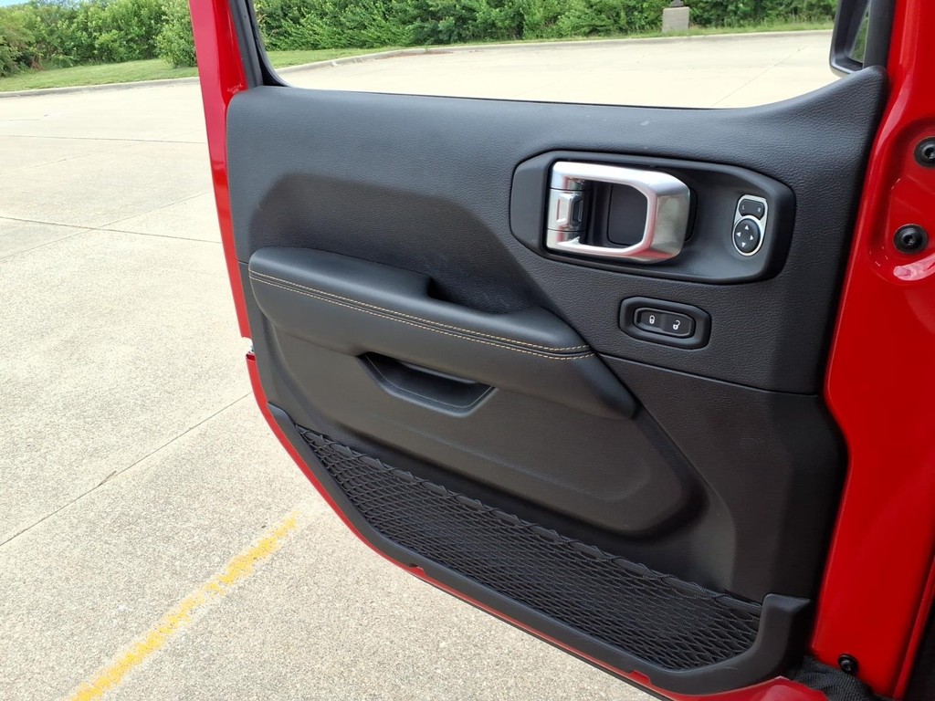 Jeep Wrangler 4xe Vehicle Full-screen Gallery Image 15