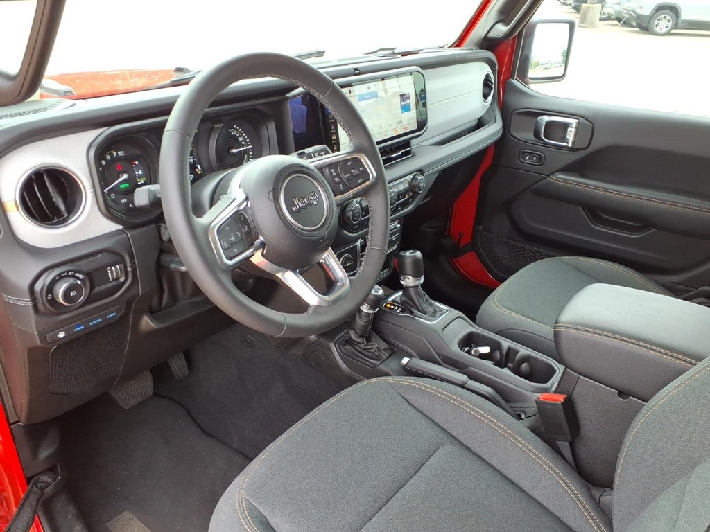 Jeep Wrangler 4xe Vehicle Full-screen Gallery Image 16