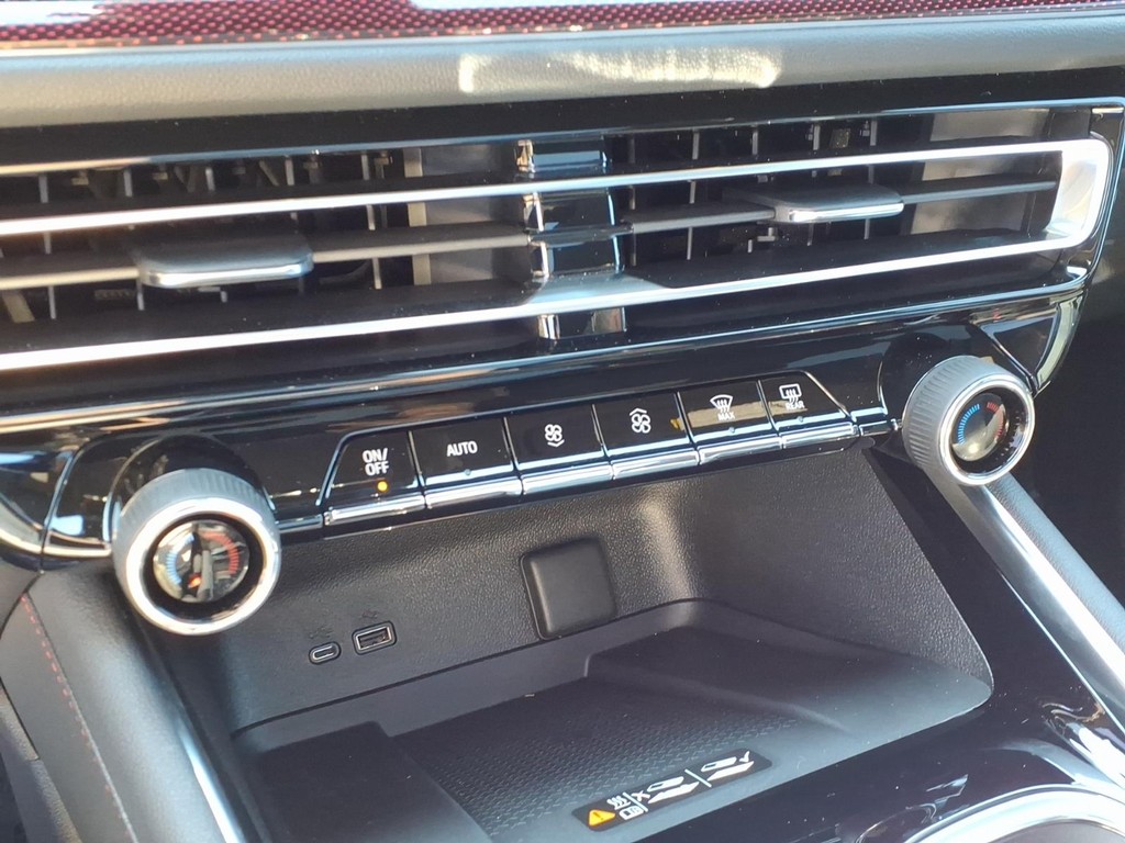 Chevrolet Traverse Vehicle Full-screen Gallery Image 10