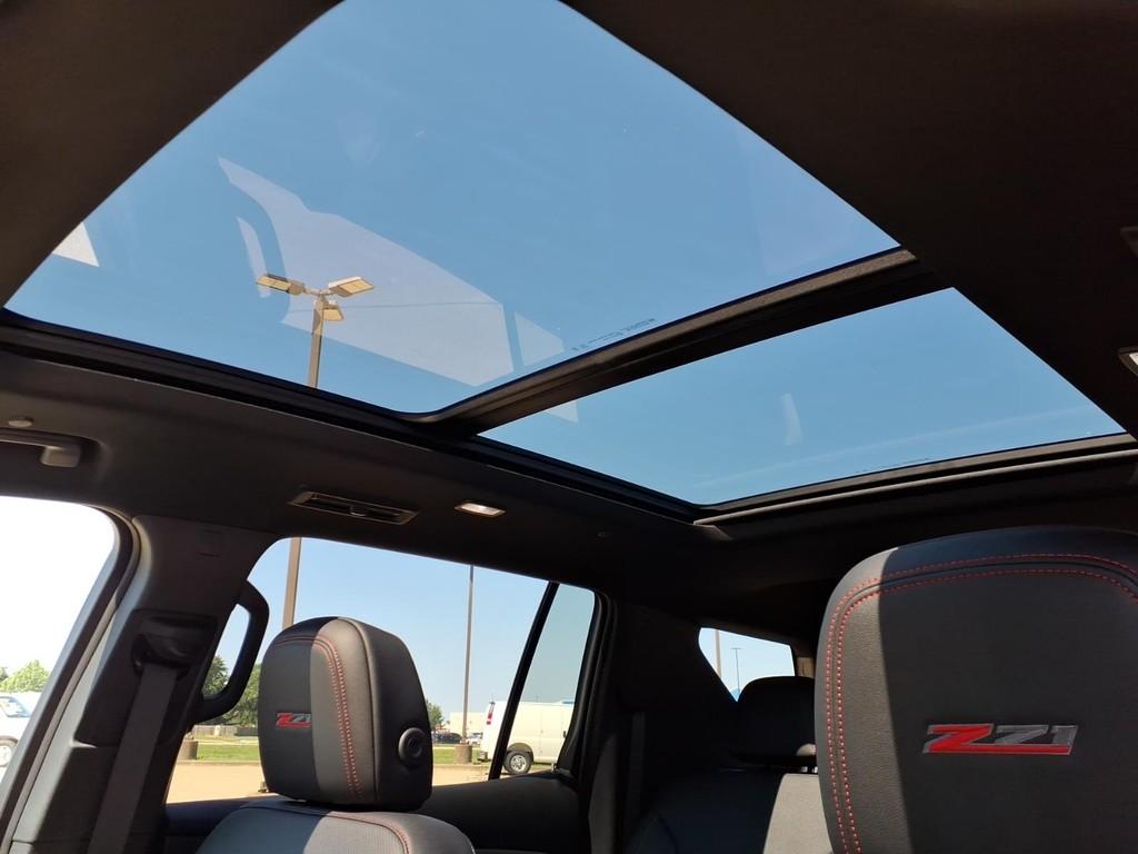Chevrolet Traverse Vehicle Full-screen Gallery Image 16