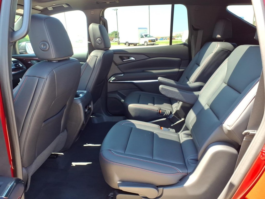 Chevrolet Traverse Vehicle Full-screen Gallery Image 17