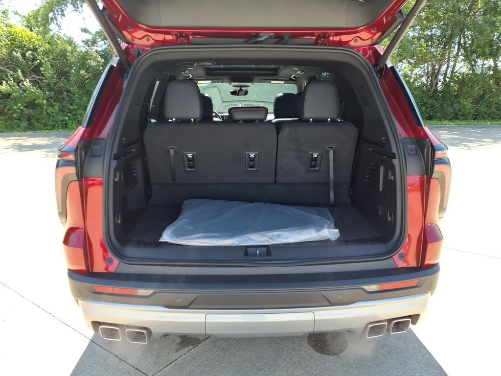 Chevrolet Traverse Vehicle Full-screen Gallery Image 19