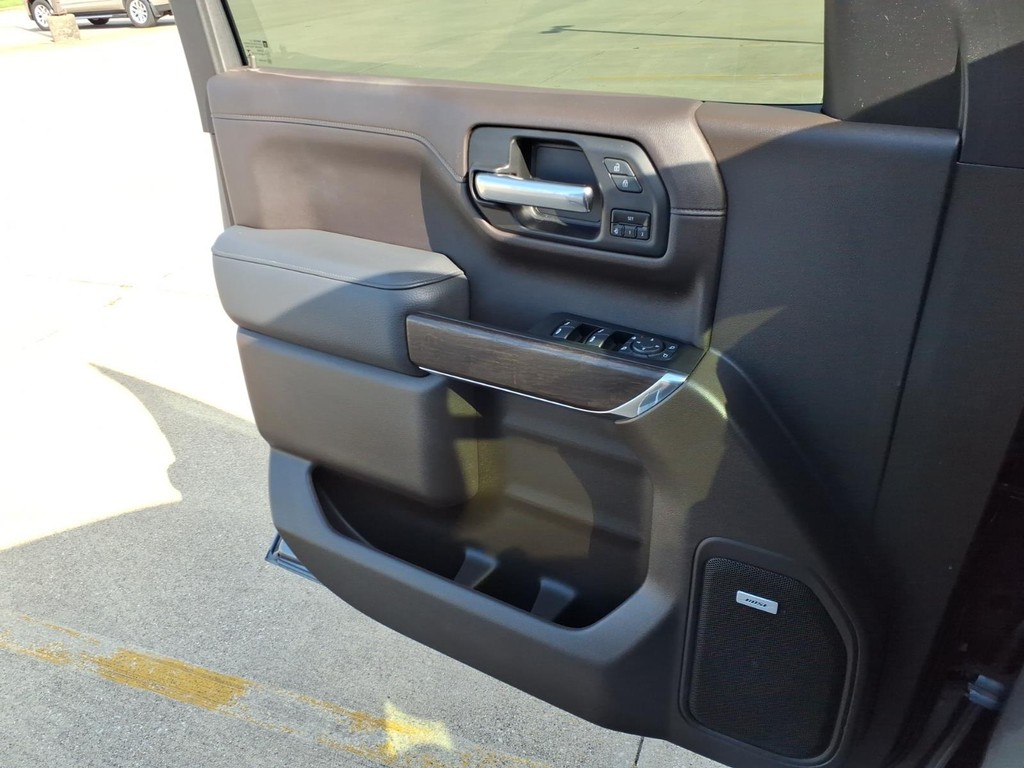GMC Sierra 1500 Vehicle Full-screen Gallery Image 15