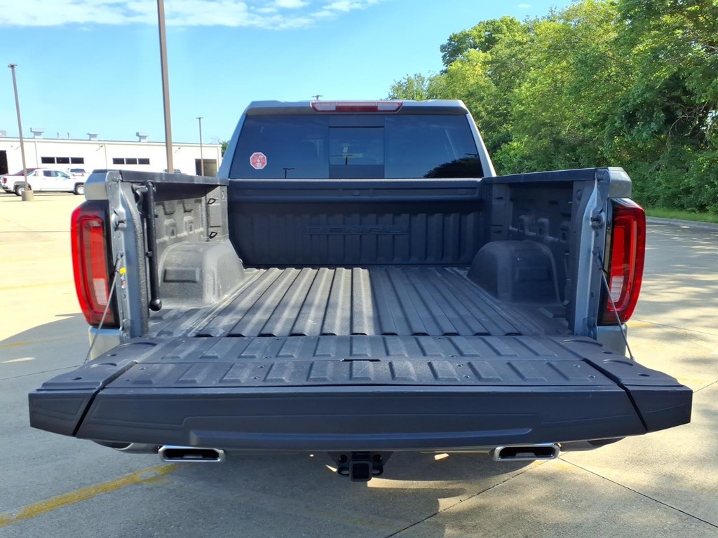 GMC Sierra 1500 Vehicle Full-screen Gallery Image 18
