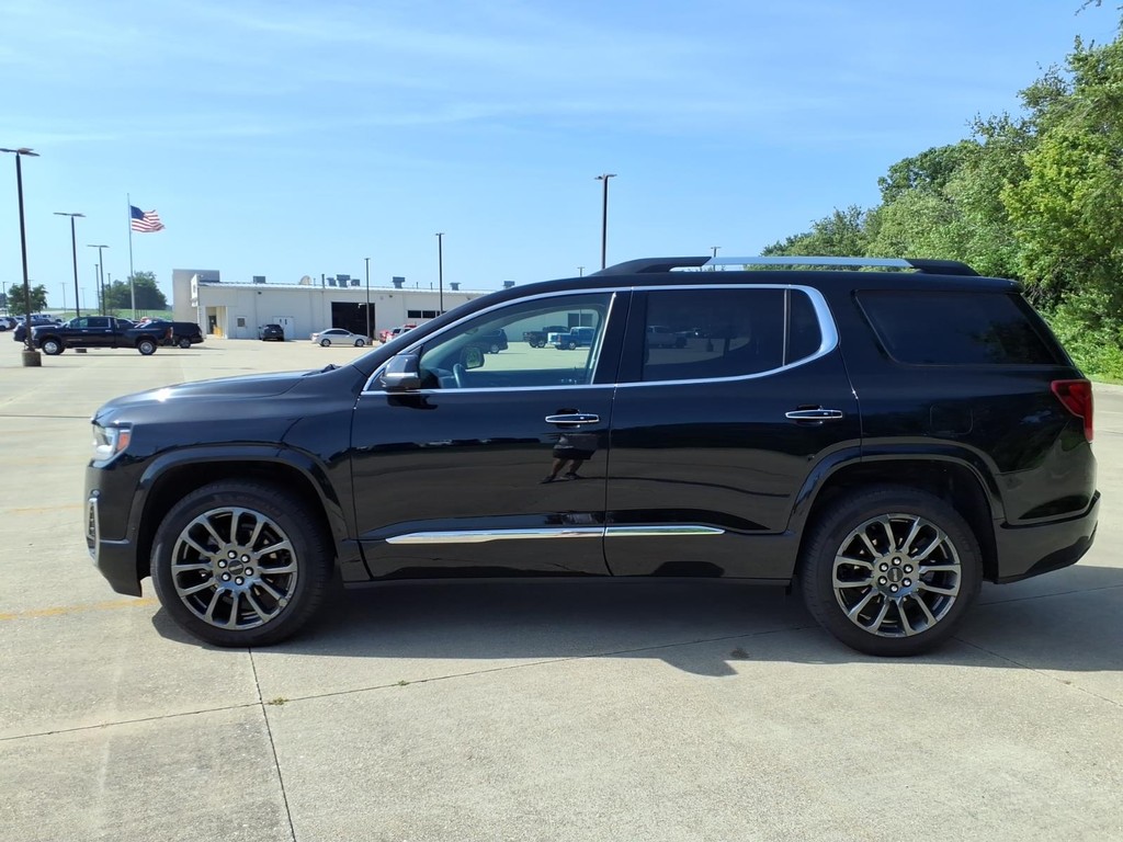GMC Acadia Vehicle Full-screen Gallery Image 2