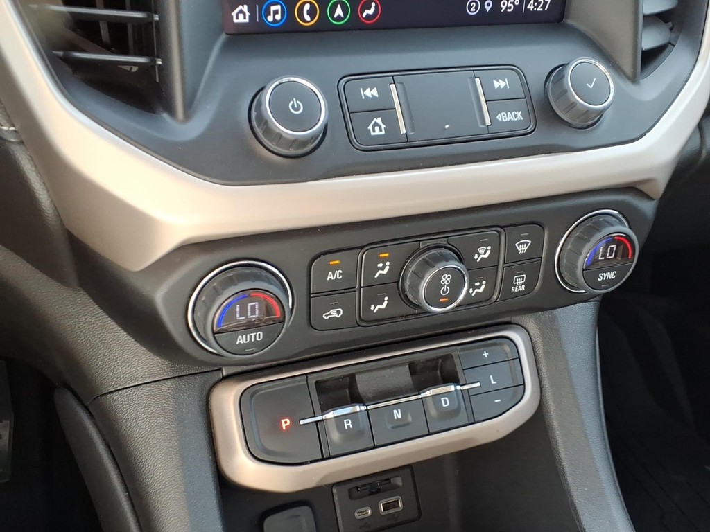 GMC Acadia Vehicle Full-screen Gallery Image 10