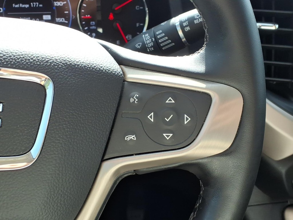 GMC Acadia Vehicle Full-screen Gallery Image 13