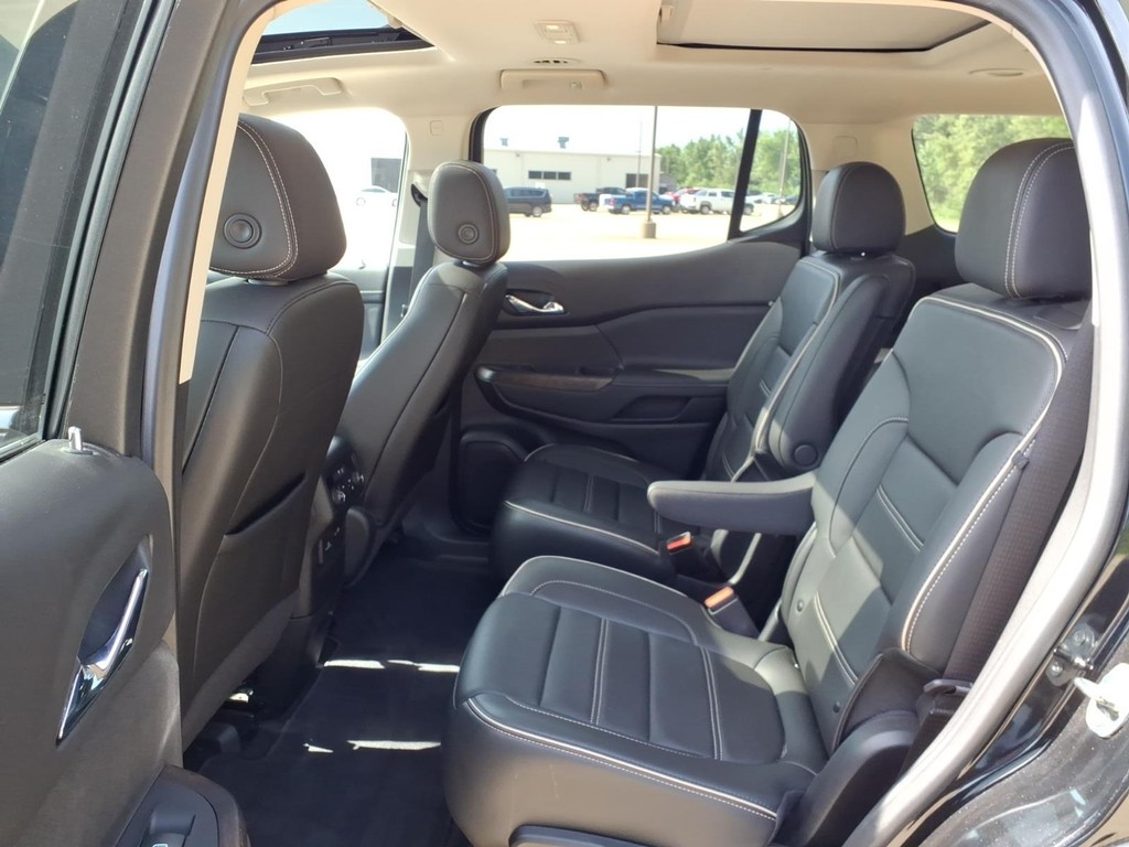 GMC Acadia Vehicle Full-screen Gallery Image 18
