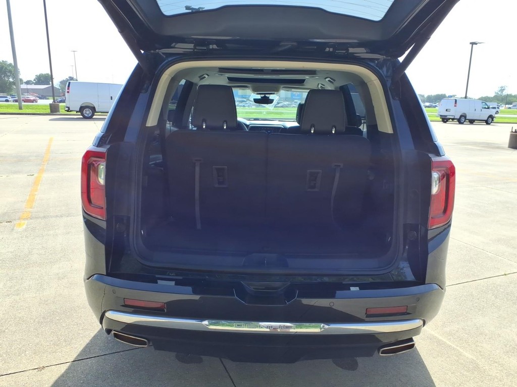 GMC Acadia Vehicle Full-screen Gallery Image 20