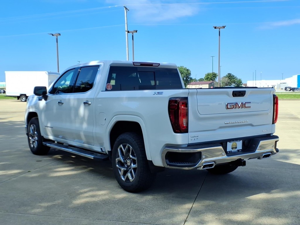 GMC Sierra 1500 Vehicle Full-screen Gallery Image 3