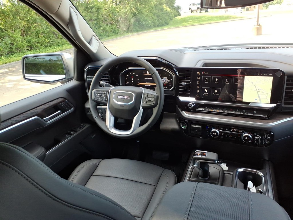 GMC Sierra 1500 Vehicle Full-screen Gallery Image 6