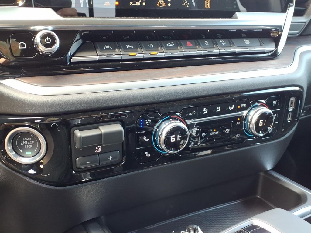 GMC Sierra 1500 Vehicle Full-screen Gallery Image 10