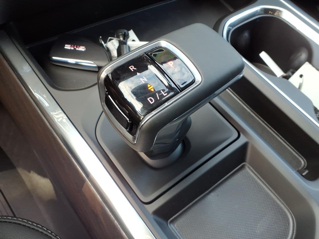 GMC Sierra 1500 Vehicle Full-screen Gallery Image 11