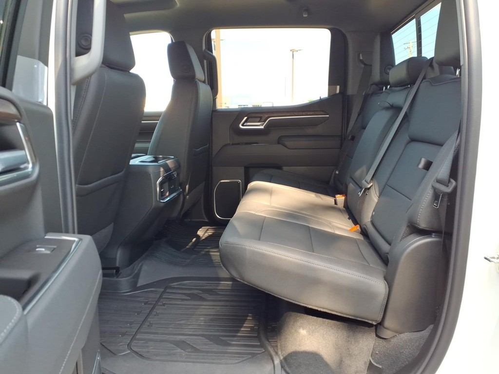 GMC Sierra 1500 Vehicle Full-screen Gallery Image 18