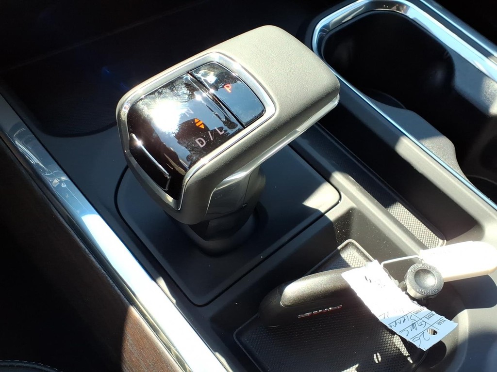 GMC Sierra 1500 Vehicle Full-screen Gallery Image 11